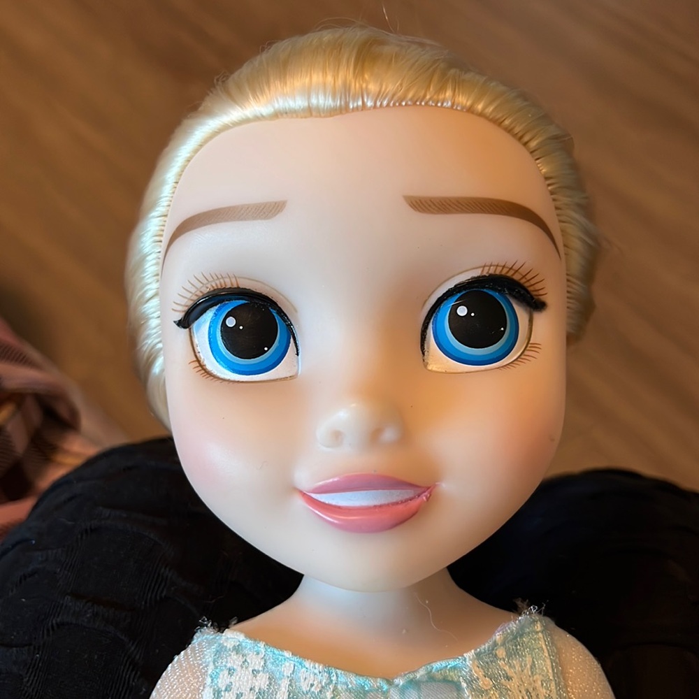 ᗪIᔕᑎᗴY❄️☃️ᖴᖇOᘔᗴᑎ ᗴᒪᔕᗩ ᗪOᒪᒪ